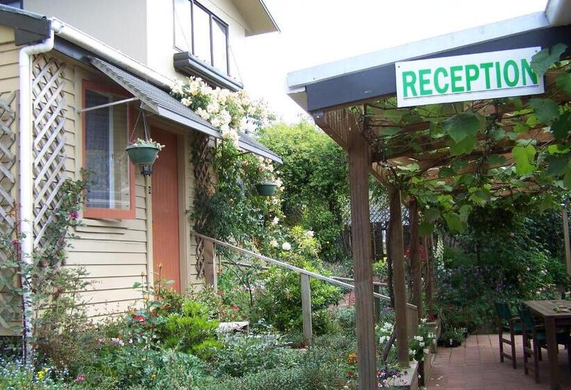 민박 Waitomo Caves Guest Lodge
