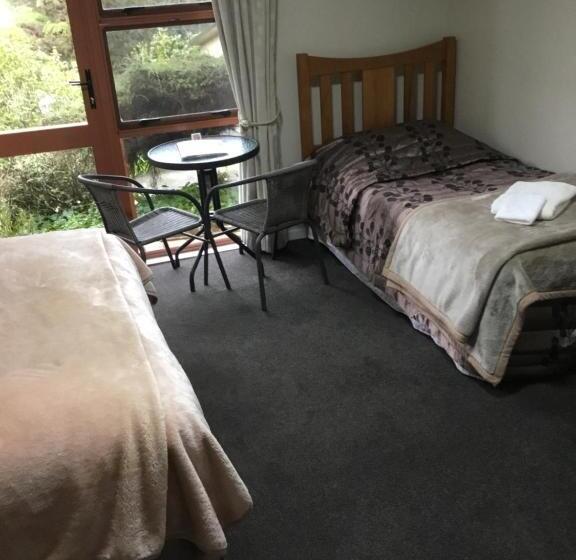 민박 Waitomo Caves Guest Lodge