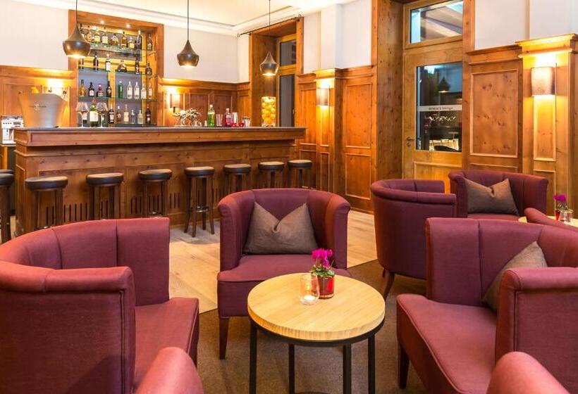 هتل The Alpina Mountain Resort