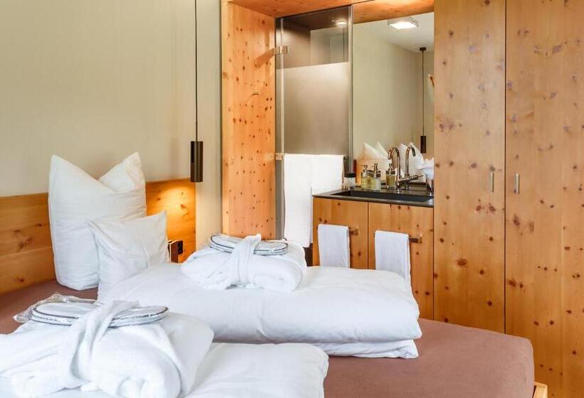 هتل The Alpina Mountain Resort