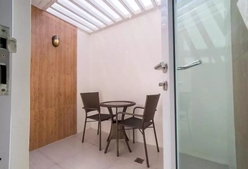 ホテル Zen Rooms Valdez Street