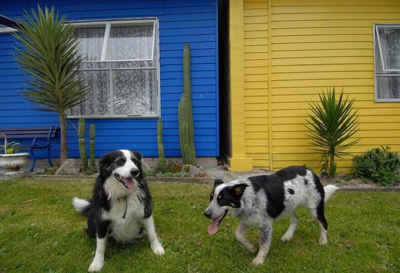 מוטל Karamea Farm Baches