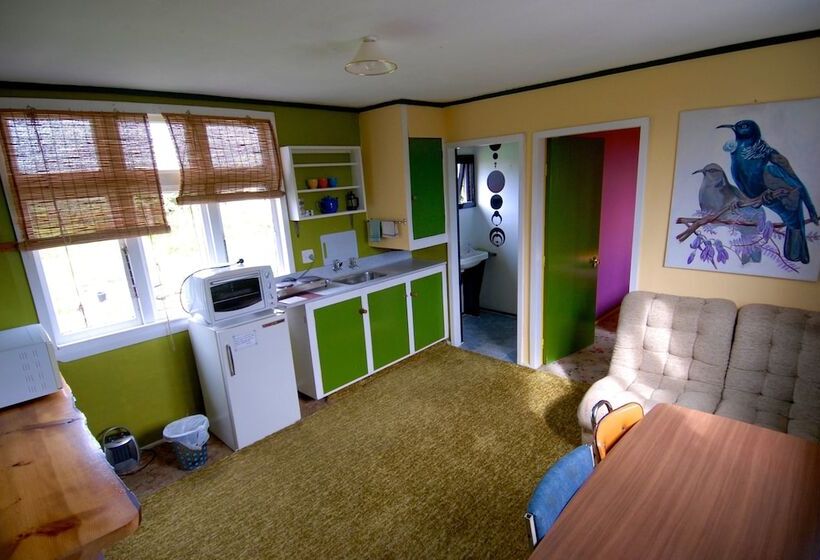 מוטל Karamea Farm Baches