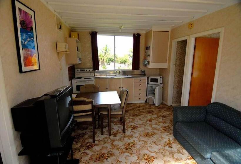 מוטל Karamea Farm Baches