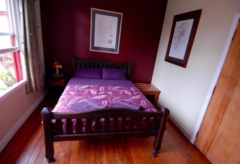 מוטל Karamea Farm Baches