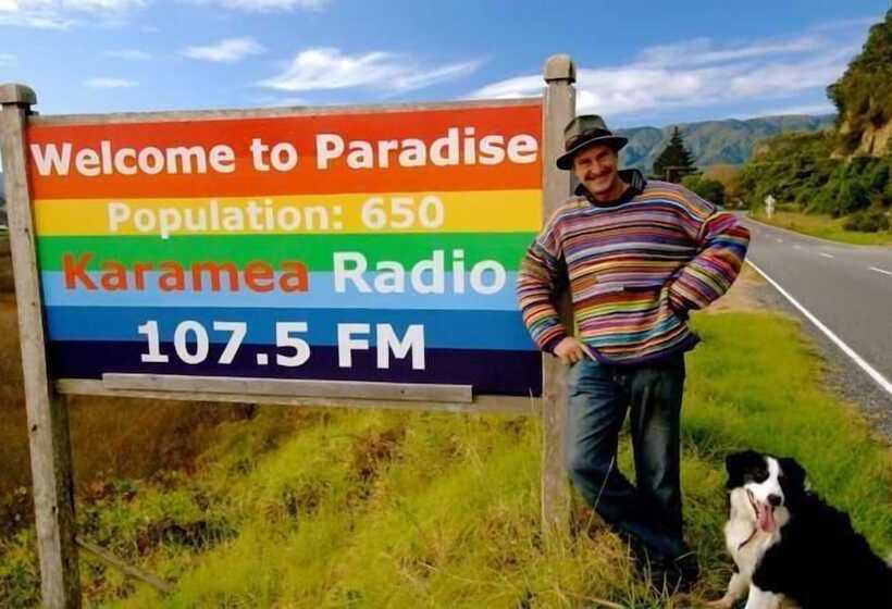 מוטל Karamea Farm Baches