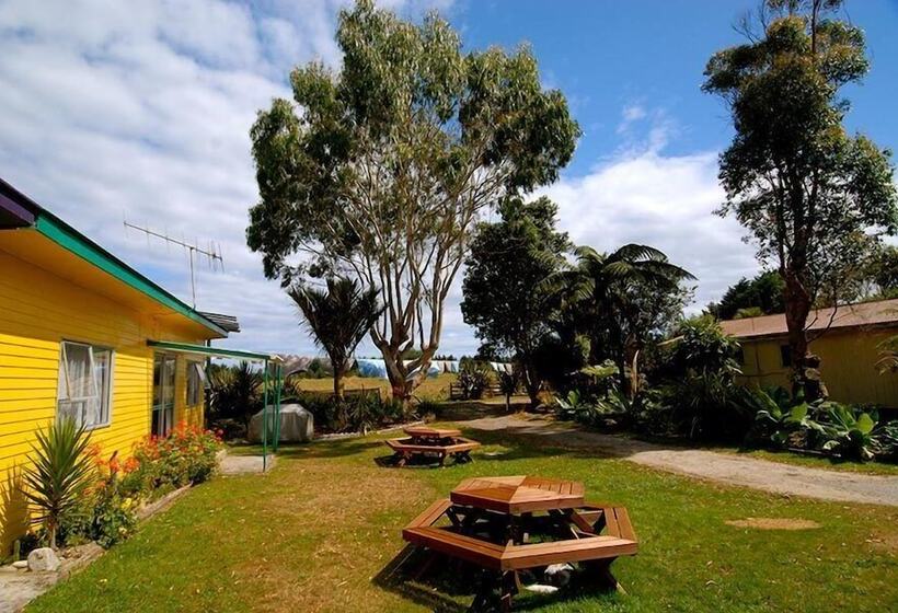 מוטל Karamea Farm Baches