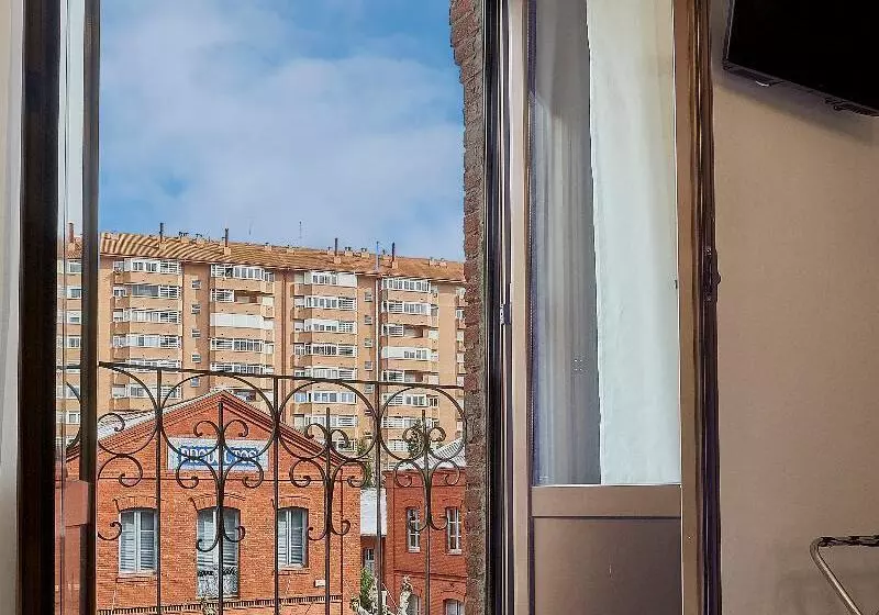 هتل Entrevias - Lodging And Apartments Leon