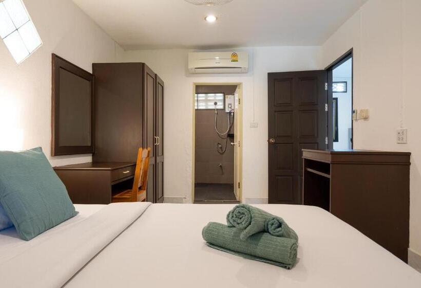 Lanta School Beach Resort