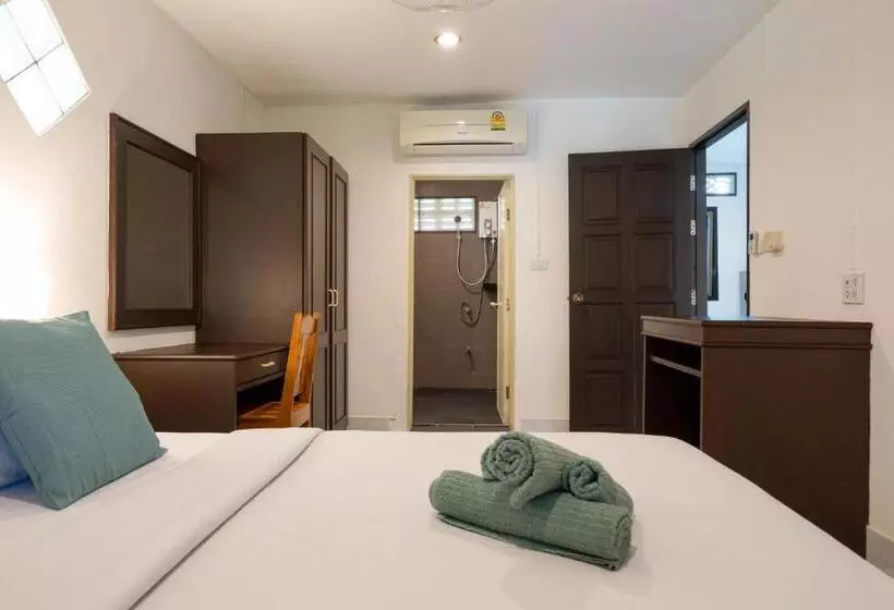 Lanta School Beach Resort