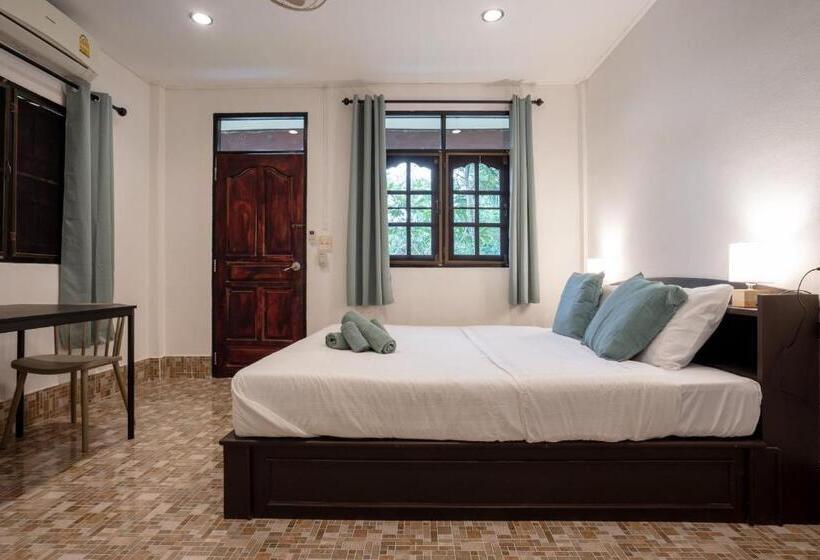 Lanta School Beach Resort