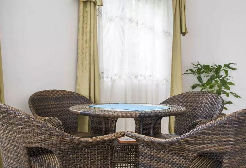 مسافرخانه Spannet Suites