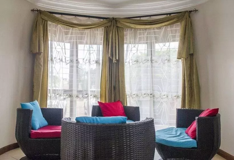 مسافرخانه Spannet Suites
