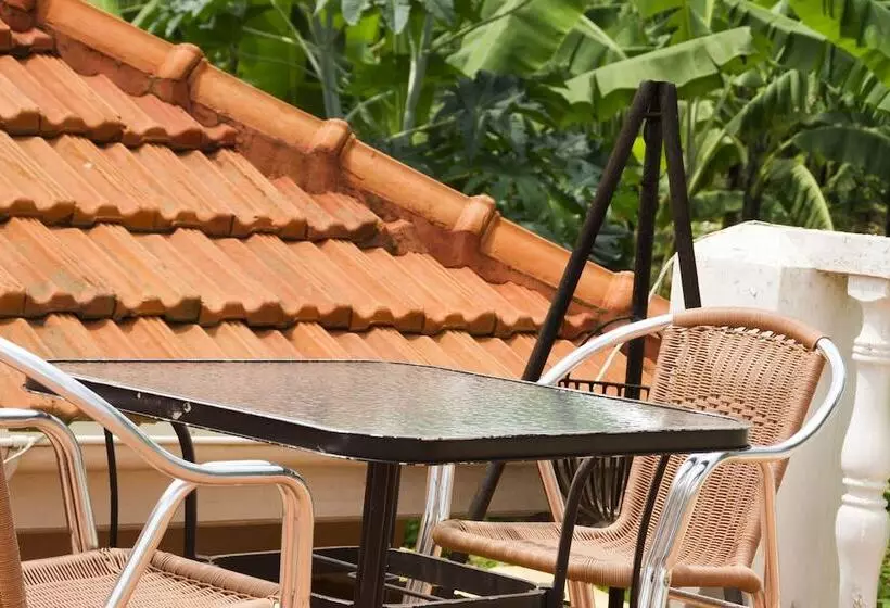 مسافرخانه Spannet Suites