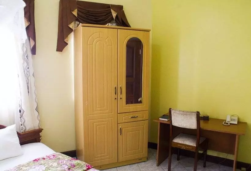 مسافرخانه Spannet Suites