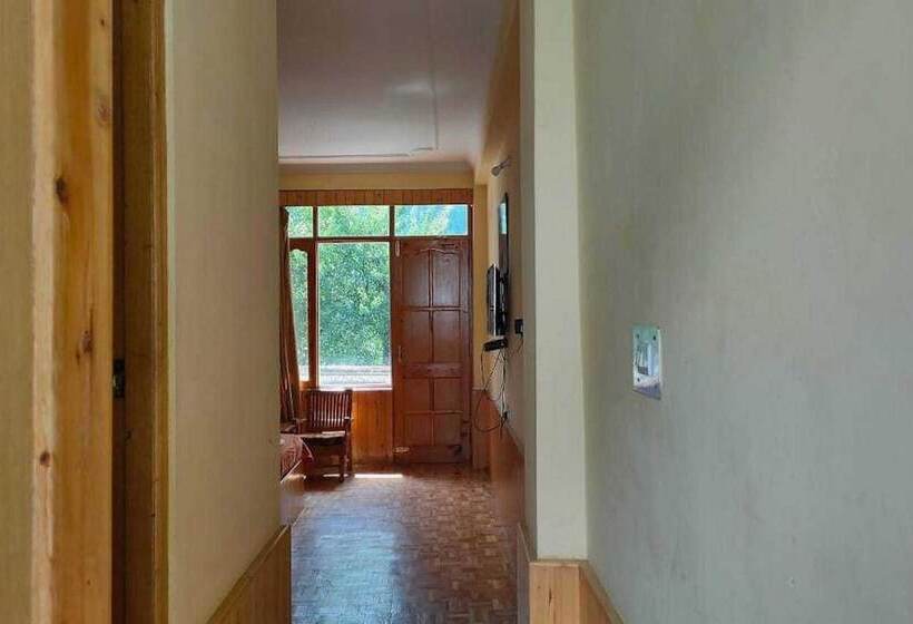 Отель Antriksh Cottage Manali