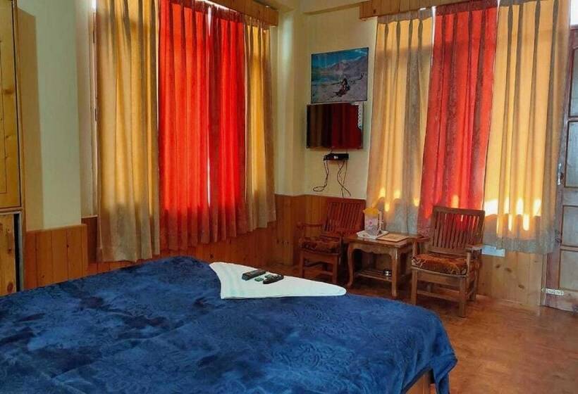 Отель Antriksh Cottage Manali