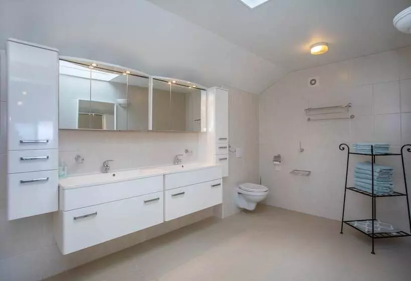 هتل Blue Bay Beach Apartments