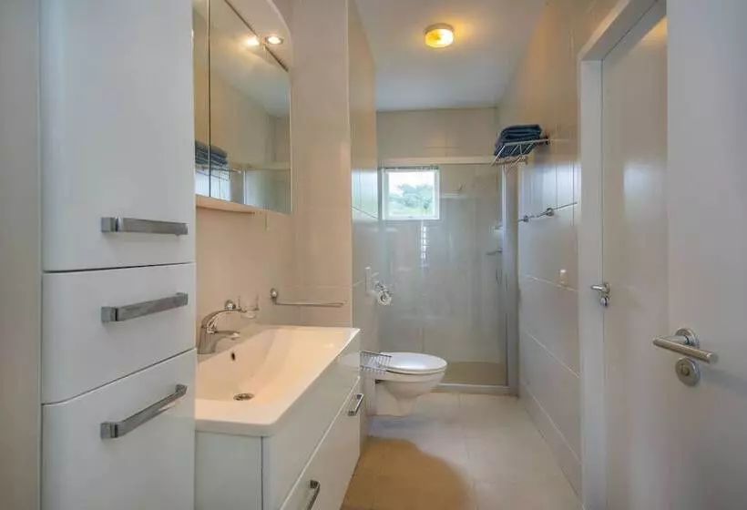 هتل Blue Bay Beach Apartments