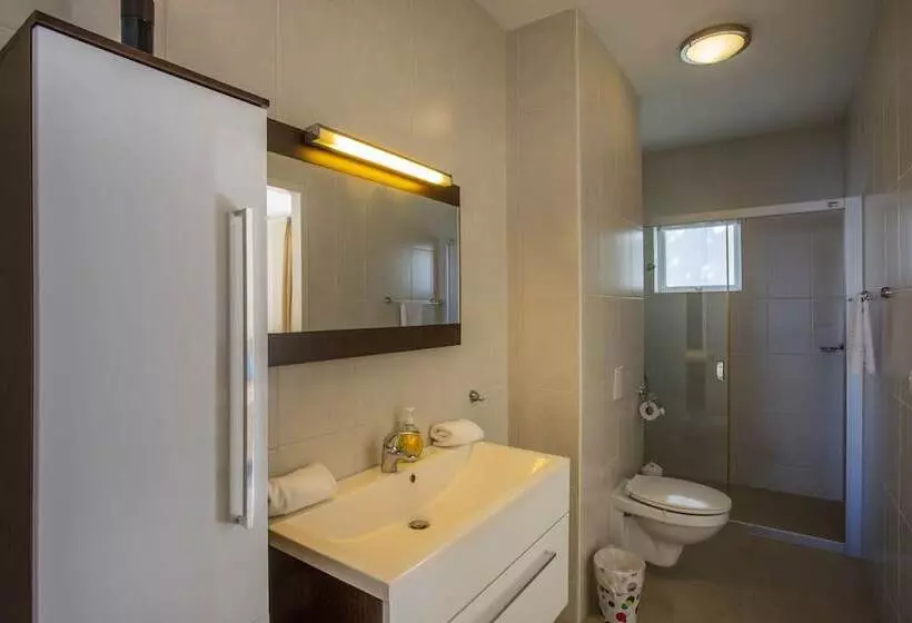 هتل Blue Bay Beach Apartments