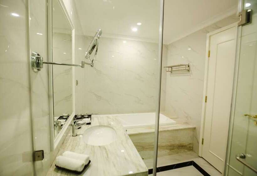 هتل Khách Sạn Minh Phú Diamond Palace