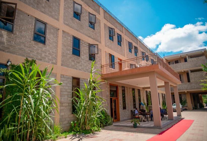 Отель Lush Garden