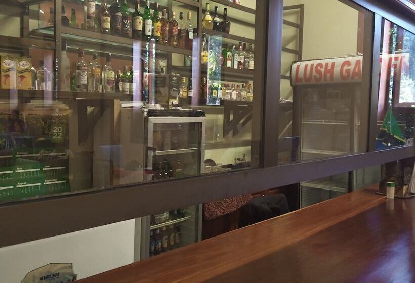 Отель Lush Garden