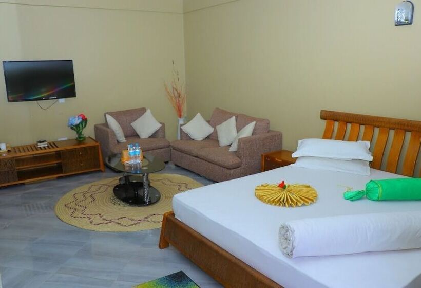 Отель Lush Garden