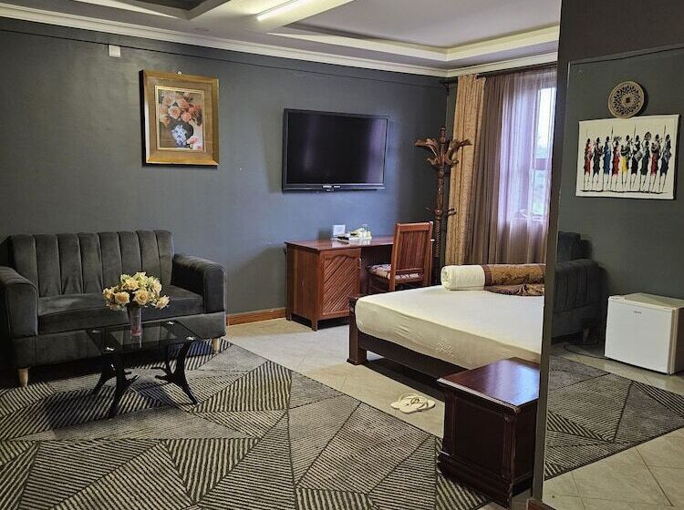 Отель Lush Garden