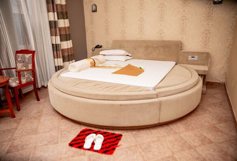 Отель Lush Garden