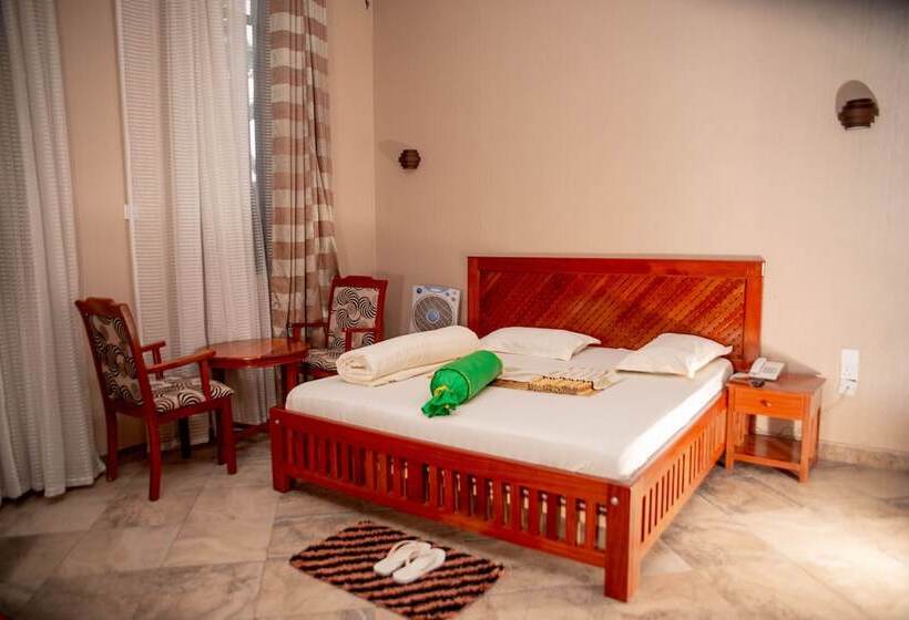 Отель Lush Garden