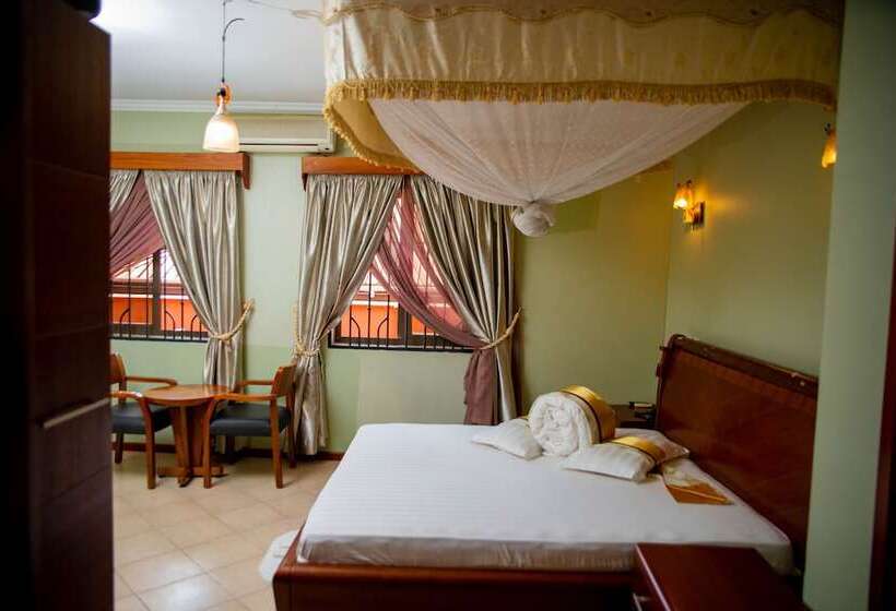 Отель Lush Garden