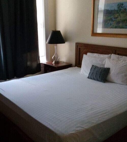 هتل Mclure Inn And Suites