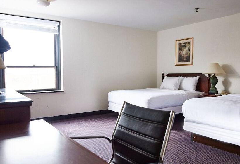 هتل Mclure Inn And Suites