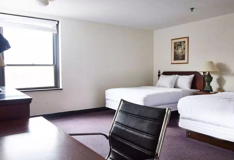 ホテル Mclure Inn And Suites