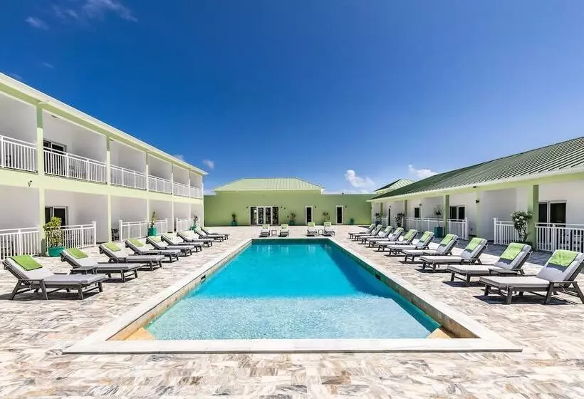 هتل Ocean Breeze Resort