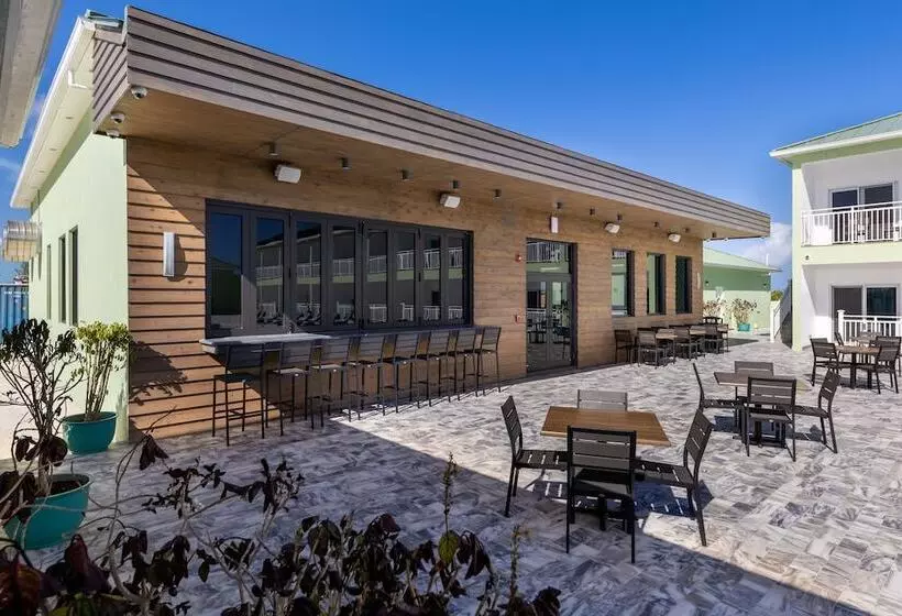 هتل Ocean Breeze Resort