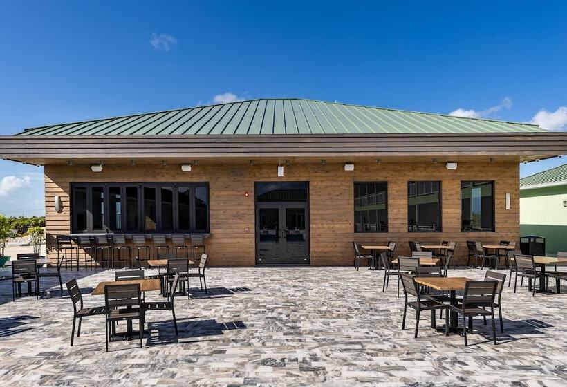 هتل Ocean Breeze Resort