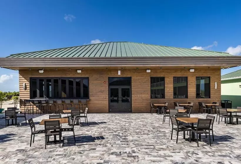 هتل Ocean Breeze Resort