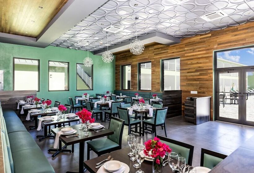 هتل Ocean Breeze Resort