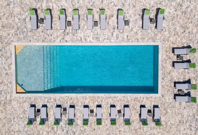 هتل Ocean Breeze Resort