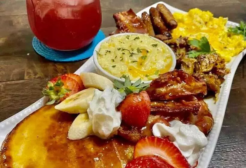 هتل Ocean Breeze Resort