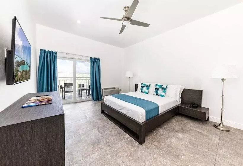 هتل Ocean Breeze Resort