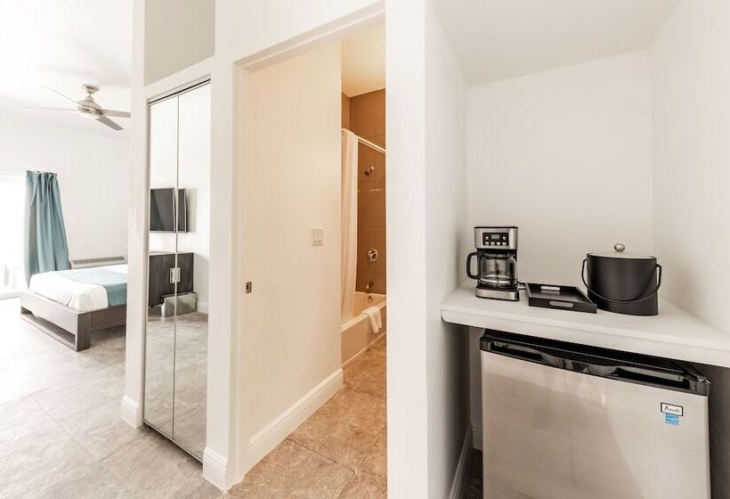 هتل Ocean Breeze Resort