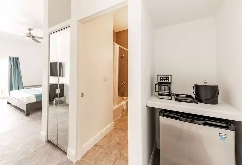 هتل Ocean Breeze Resort