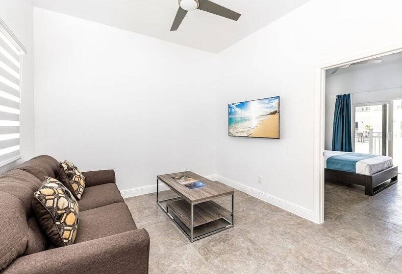 هتل Ocean Breeze Resort