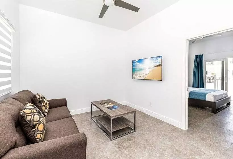 هتل Ocean Breeze Resort