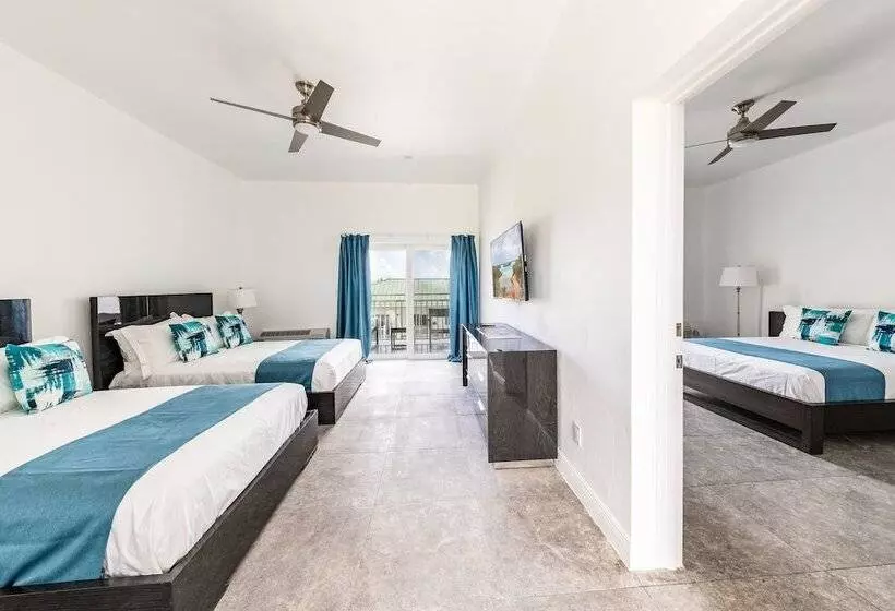 هتل Ocean Breeze Resort