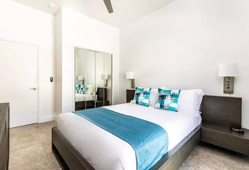 هتل Ocean Breeze Resort