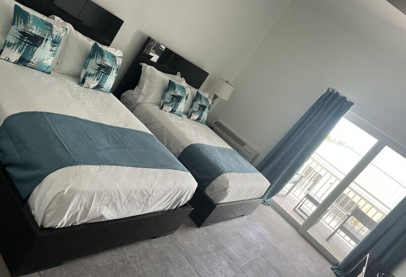 هتل Ocean Breeze Resort